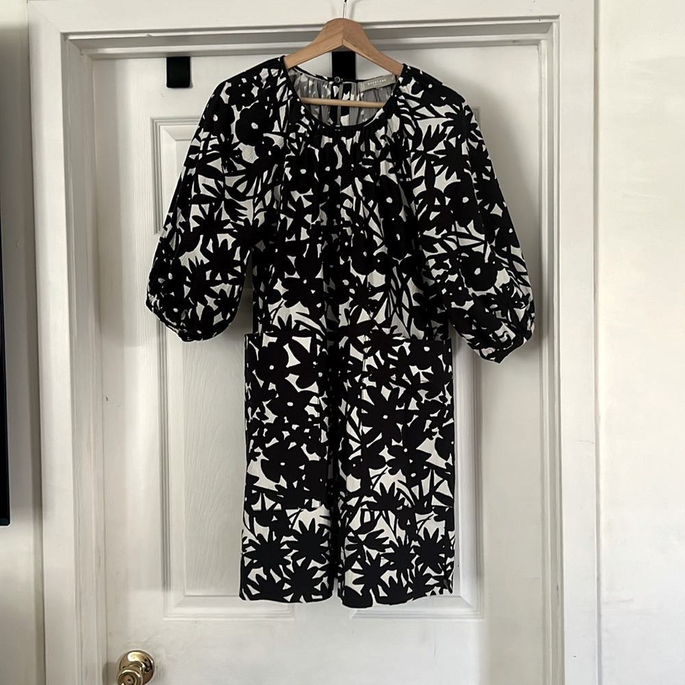 EVERLANE Seersucker Puff Sleeve Black and White Abstract Floral Swing Dress (Sm)